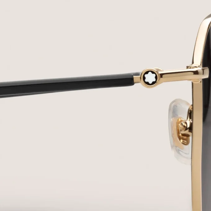 Firkantede solbriller med guldfarvet metalstel