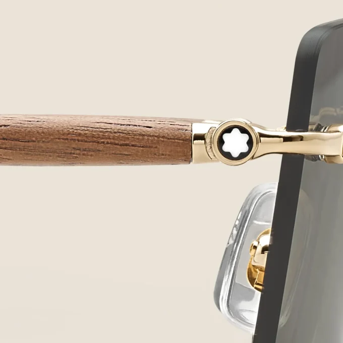 Firkantede solbriller med guldfarvet metalstel