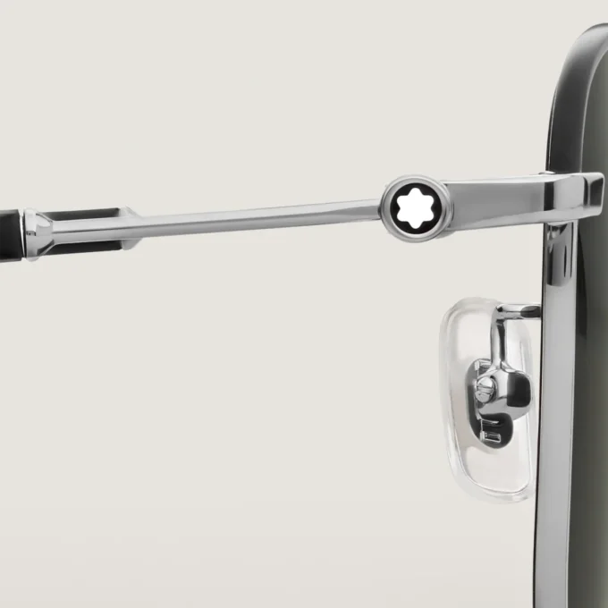 Firkantede solbriller med sølvfarvet metalstel