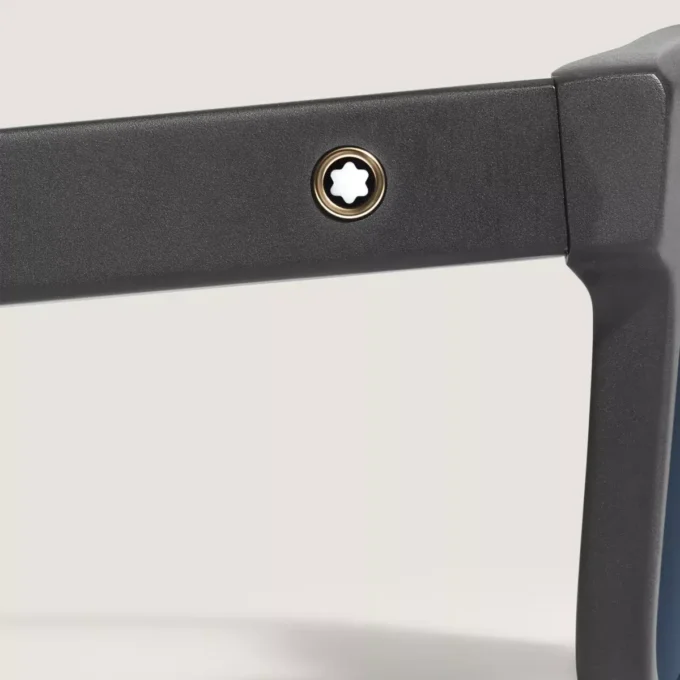 Firkantede solbriller med sort acetatstel