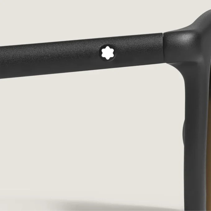 Firkantede solbriller med sort acetatstel