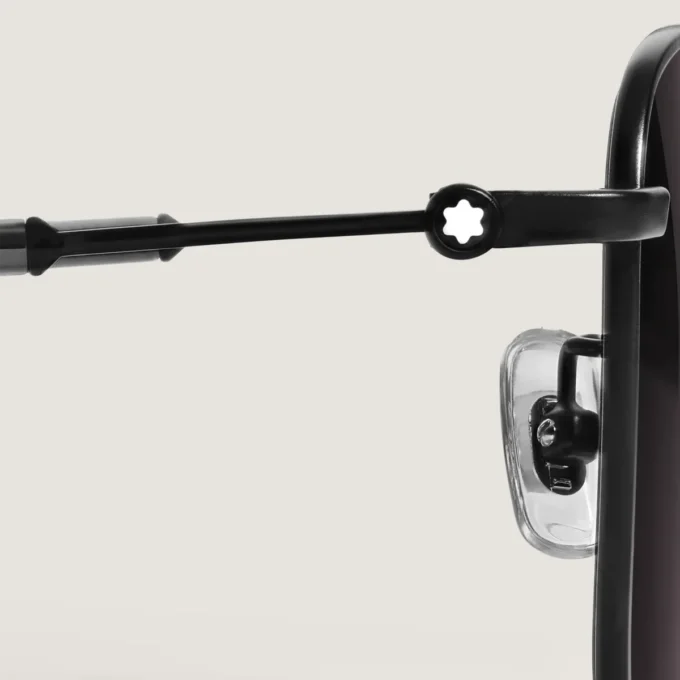 Firkantede solbriller med sort metalstel