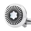Manchetknapper, runde i rustfrit stål med strålemønster og perlemor-snebold-emblem Manchetknapper, runde i rustfrit stål med strålemønster og perlemor-snebold-emblem