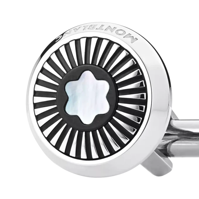 Manchetknapper, runde i rustfrit stål med strålemønster og perlemor-snebold-emblem Manchetknapper, runde i rustfrit stål med strålemønster og perlemor-snebold-emblem