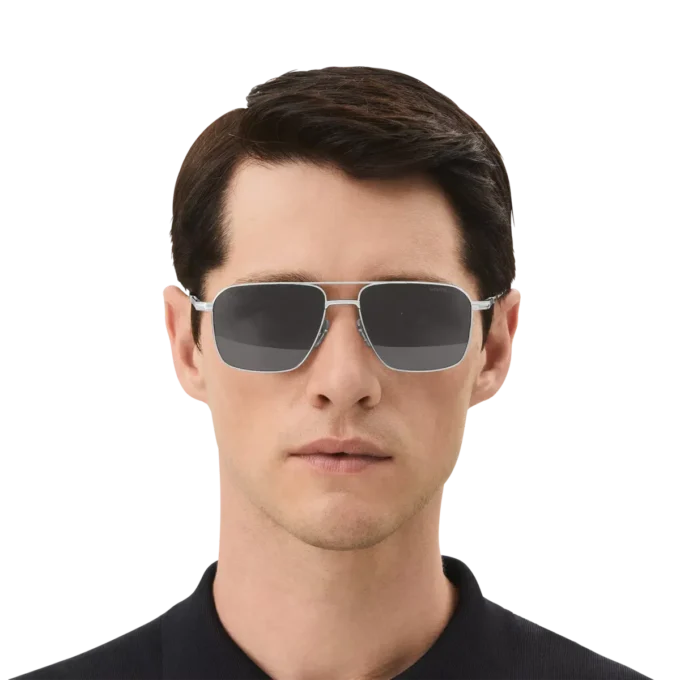 Rektangulære solbriller med sølvfarvet metalstel Rektangulære solbriller med sølvfarvet metalstel