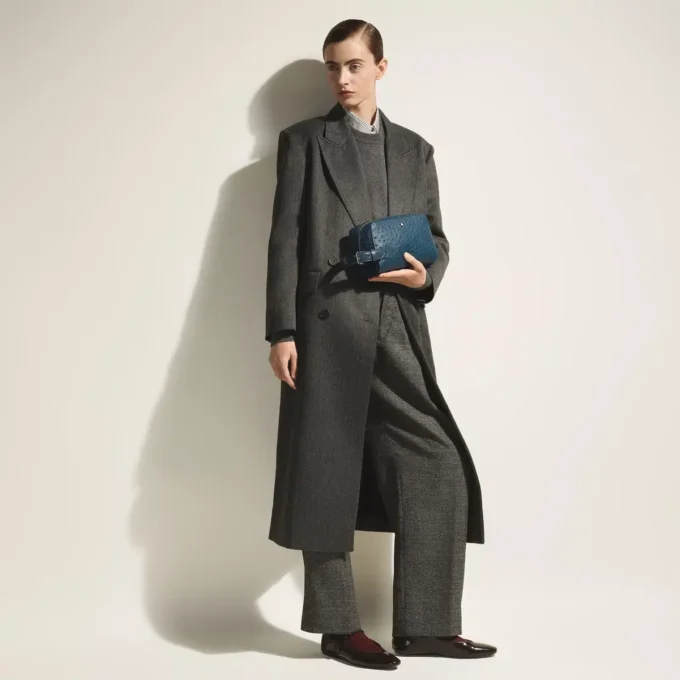 Toilettaske i strudselæder med prægning Toilettaske i strudselæder med prægning