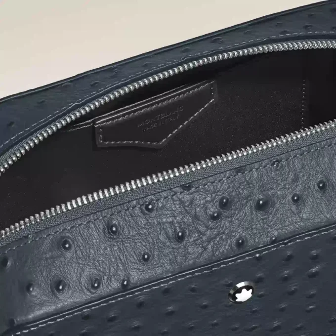 Toilettaske i strudselæder med prægning Toilettaske i strudselæder med prægning